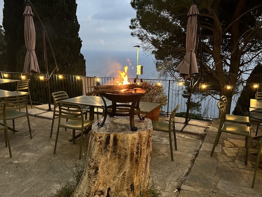 Interni caldi, dettagli sofisticati e un layout studiato per il massimo comfort.